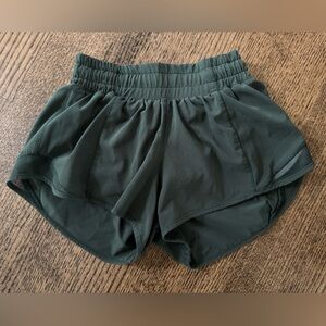 Lululemon 2.5” Hottie Hot Shorts-Dark Green Size 0